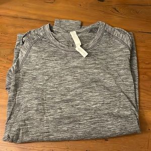 Lulu lemon workout shirt